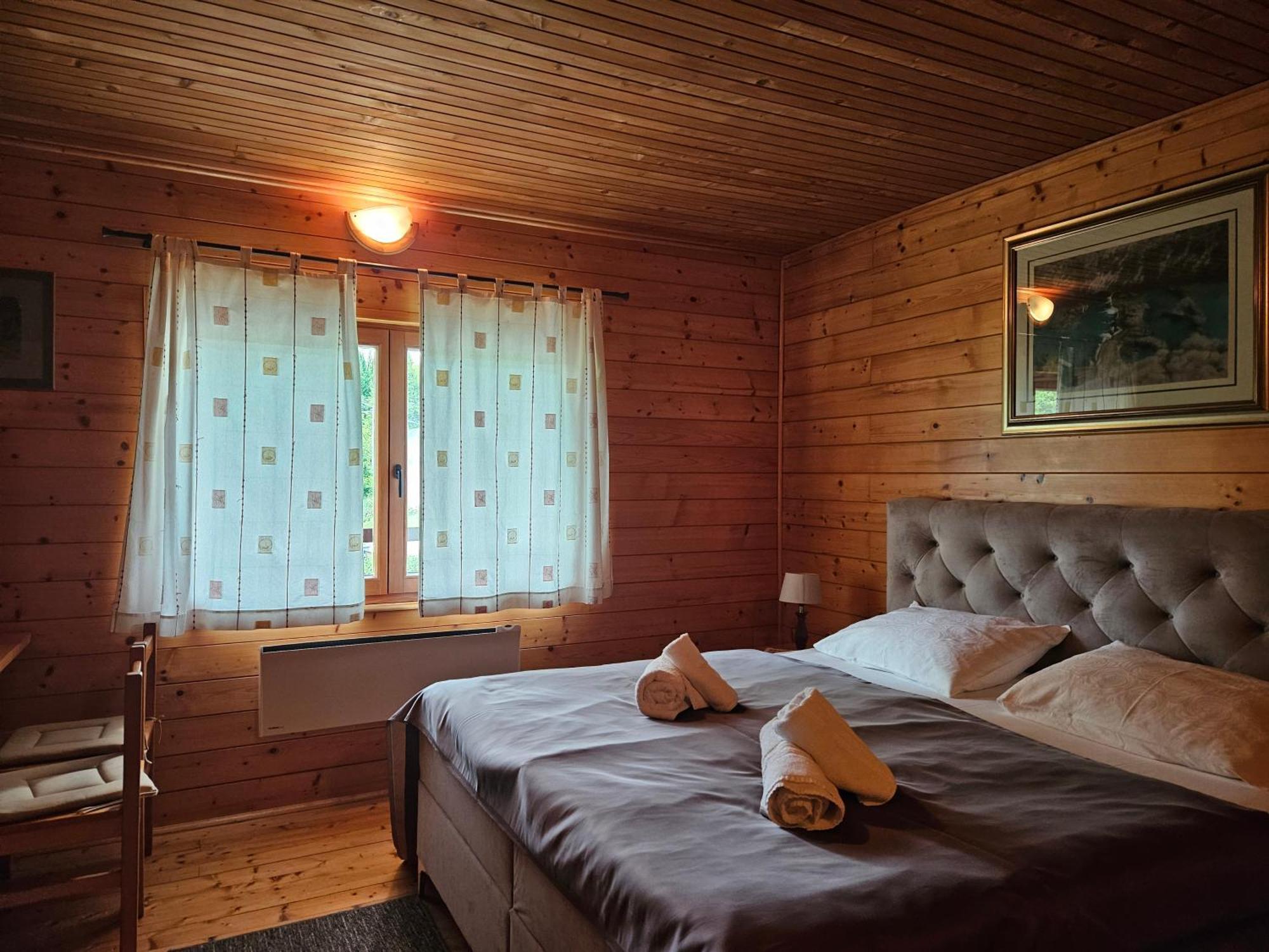 Apartment Mreznicka Kuca Duga Resa Εξωτερικό φωτογραφία