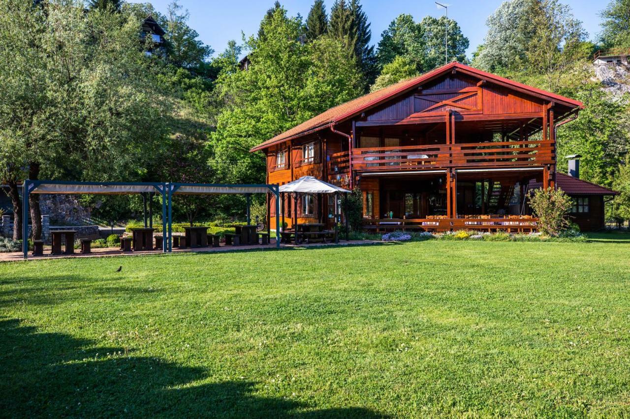 Apartment Mreznicka Kuca Duga Resa Εξωτερικό φωτογραφία